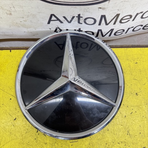 Кронштейн емблеми решітки радіатора A0008800100 MERCEDES