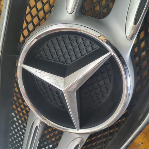 Захисна решітка радіатора A0008880100 MERCEDES