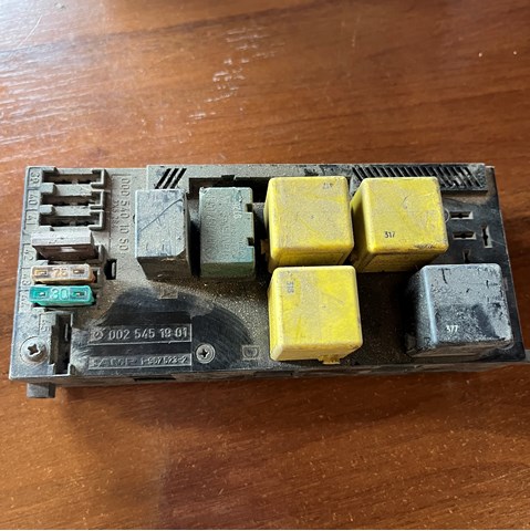 Реле запобіжників A0025451901 MERCEDES