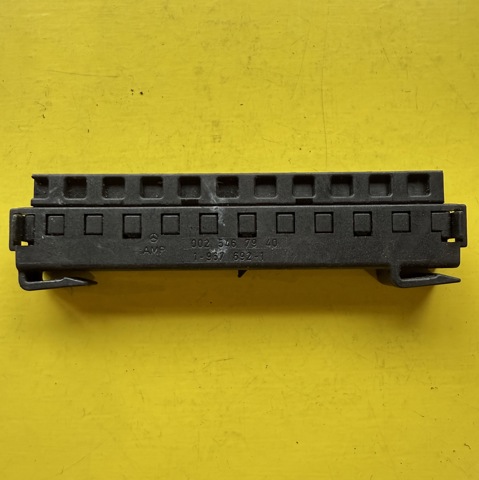 Розподільча колодка (розгалужувач CAN-шини) A0025467940 MERCEDES