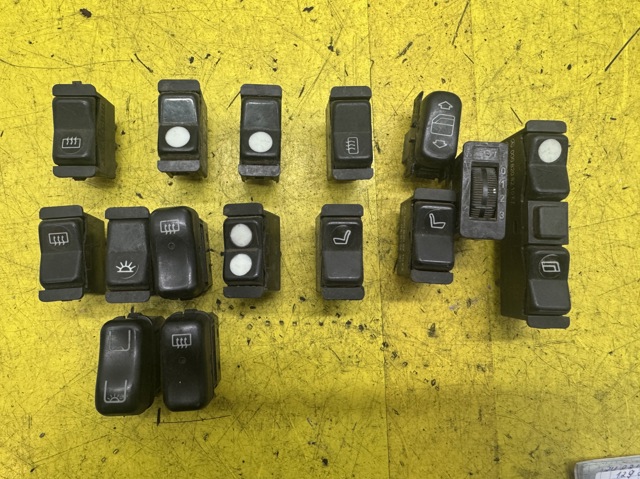 Кнопка блокавання дверей A0035455307 MERCEDES
