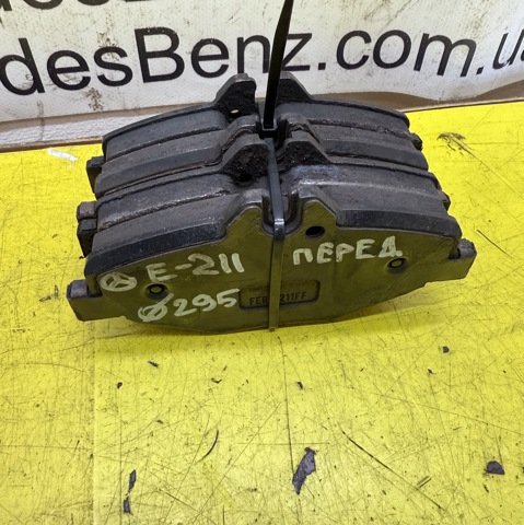 Колодки гальмівні передні, дискові A0044208720 MERCEDES