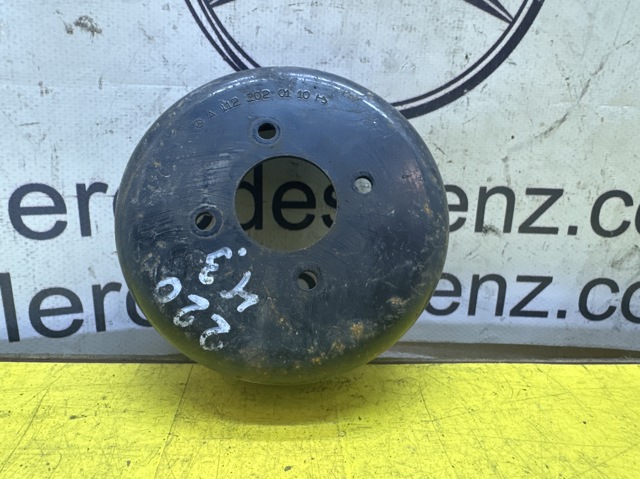 Шків водяного насоса Mercedes C