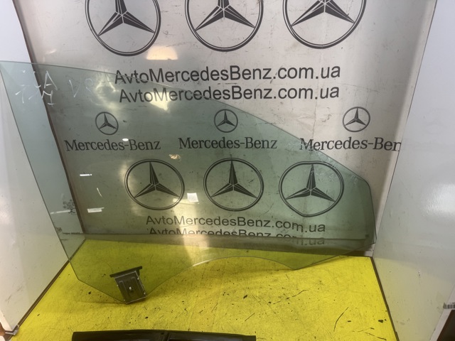 Скло пасажирських дверей A1177250210 MERCEDES
