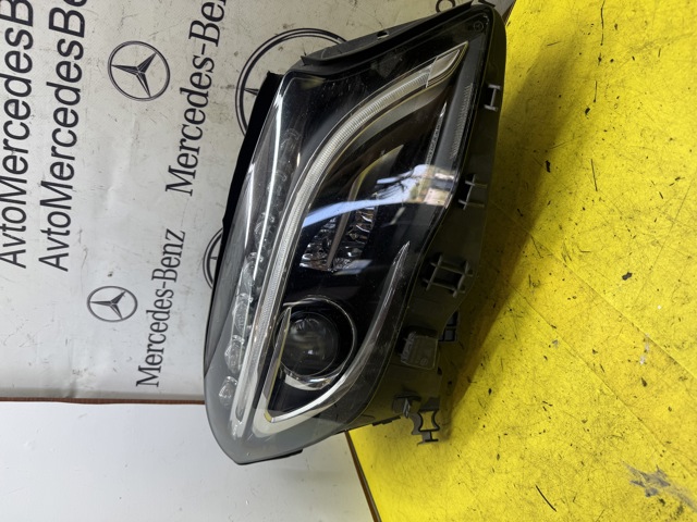 Фара передня права A1569063200 MERCEDES