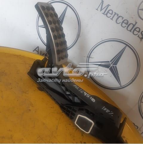 Підаль газу A1643000104 MERCEDES