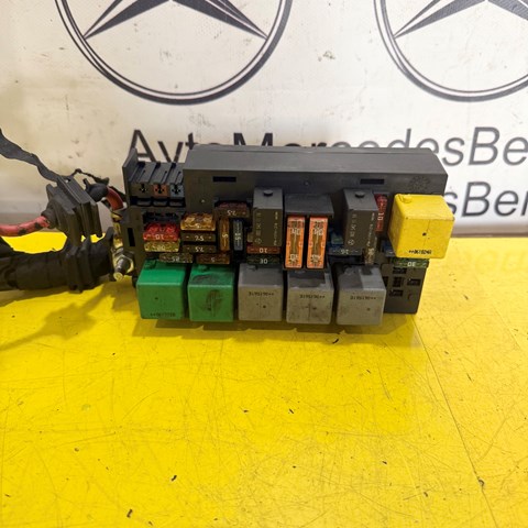 Коробка запобіжників A1645400672 MERCEDES