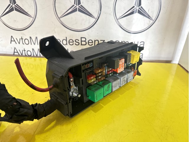 Блок запобіжників задній, салонний A1645402372 MERCEDES