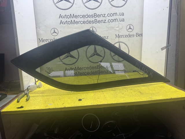 Стукло багажника, праве A1646700411 MERCEDES