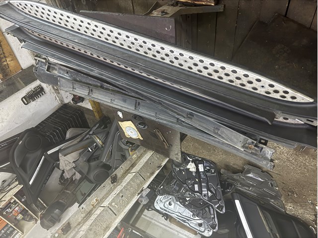 Автомобільний рейлінг на дах правий A1646900610 MERCEDES