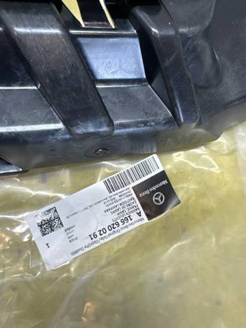 Рамка радіатора права A1666200291 MERCEDES
