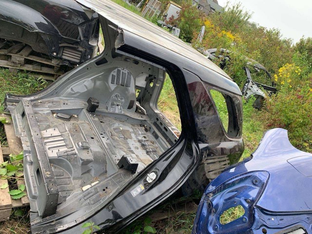 Бічна частина задня ліва A1666301907 MERCEDES