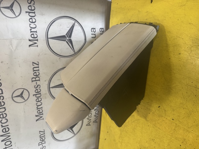 Кришка підлокітника A1666800819 MERCEDES