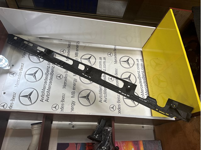Кронштейн зовнішньої накладки порога правого A1666980227 MERCEDES