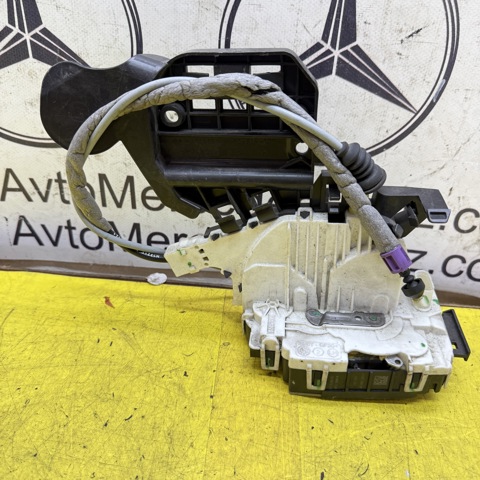 Замок водійських дверей A1667200135 MERCEDES