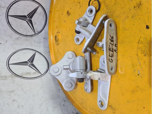 Петля передніх дверей, лівою A1667200337 MERCEDES