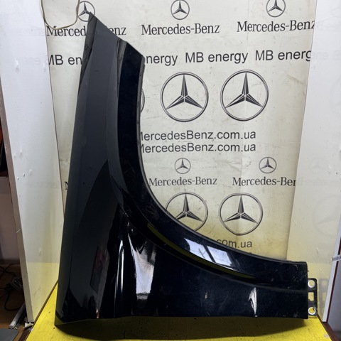 Переднє праве крило A1668802800 MERCEDES