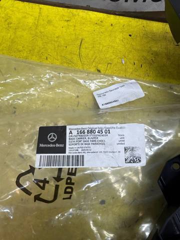 Праве кріплення переднього бампера A1668804501 MERCEDES