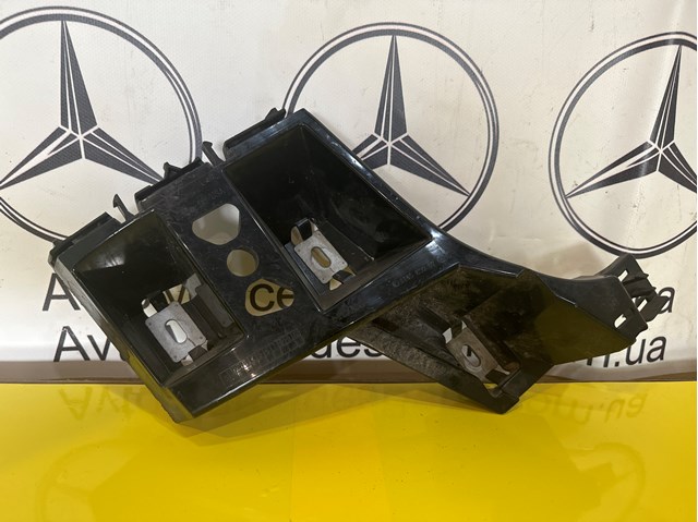 Кронштейн бампера заднього, лівий A1668805703 MERCEDES