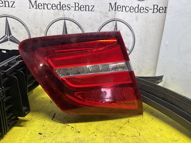 Задня ліва внутрішня фара A1669060902 MERCEDES
