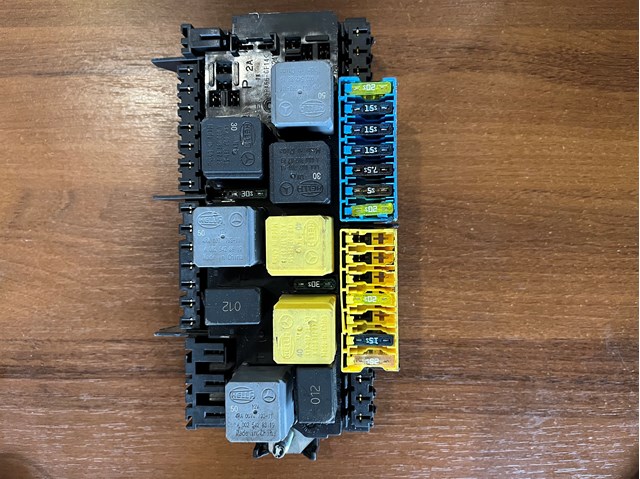 Корпус запобіжників A1669068201 MERCEDES