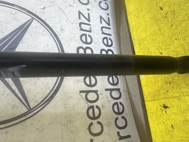 Опора капота права A1669802464 MERCEDES