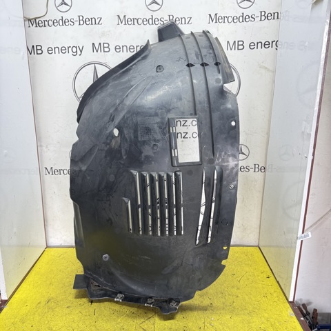 Підкрилок передній лівий A1676901508 MERCEDES