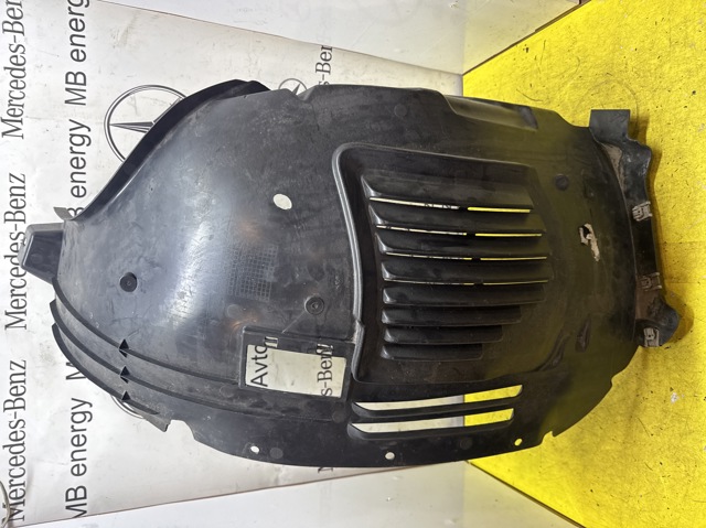 Підкрилок переднього крила, правий передній A1676901608 MERCEDES