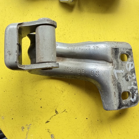 Петля багажника A1697400937 MERCEDES
