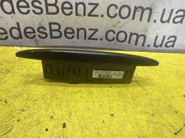 Дисплей парктроніка A1725420023 MERCEDES