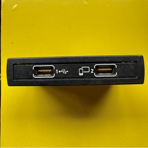 USB-розгалужувач A1728202000 MERCEDES