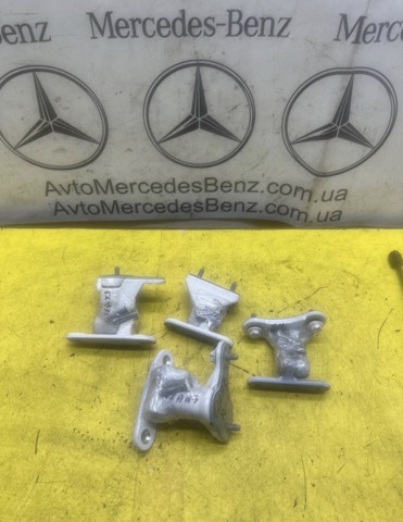 Петля задніх правих дверей A1767300637 MERCEDES