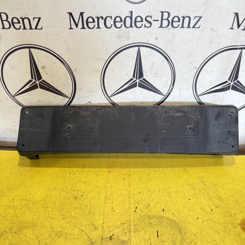 Рамка номерного знака автомобіля передня A2038850181 MERCEDES