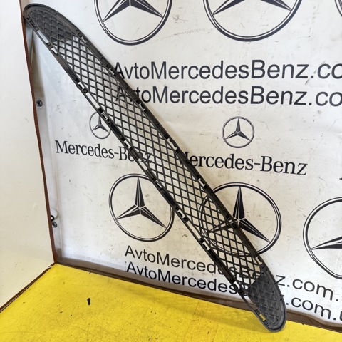 Решітка переднього бампера, центральна A2038850423 MERCEDES