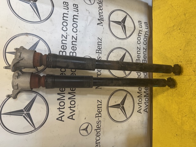 Стійка амортизатора задня A2043260300 MERCEDES