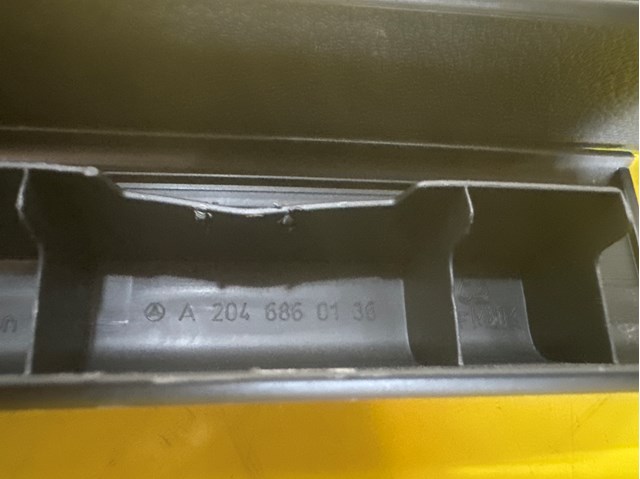 Накладка дверного порогу внутрішня, передня ліва A2046860136 MERCEDES