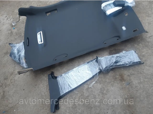 Обшивка стійки кузова внутрішньої, середня нижня права A2046900425 MERCEDES