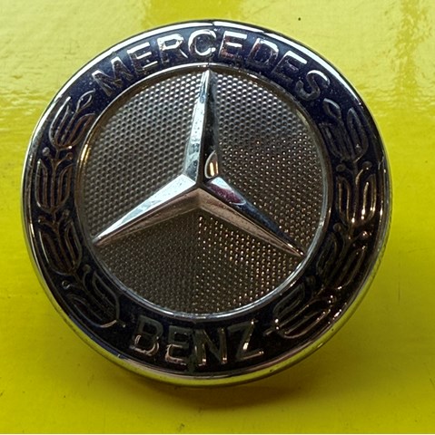 Фірмовий значок решітки радіатора A2048170316 MERCEDES