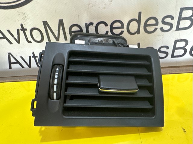 Решітка повітроводу права A2048301454 MERCEDES