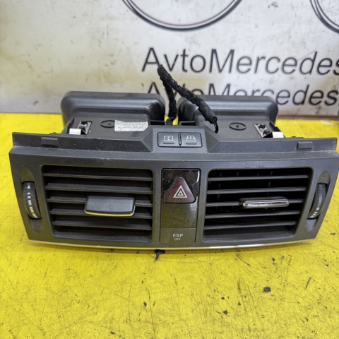Решітка повітропровода A2048304154 MERCEDES