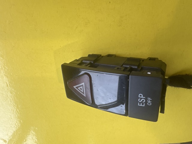 Кнопка аварійної сигналізації A2048706558 MERCEDES