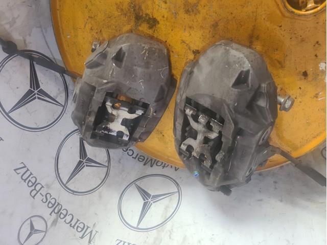 Скоба гальмівного супорта переднього A2054215300 MERCEDES