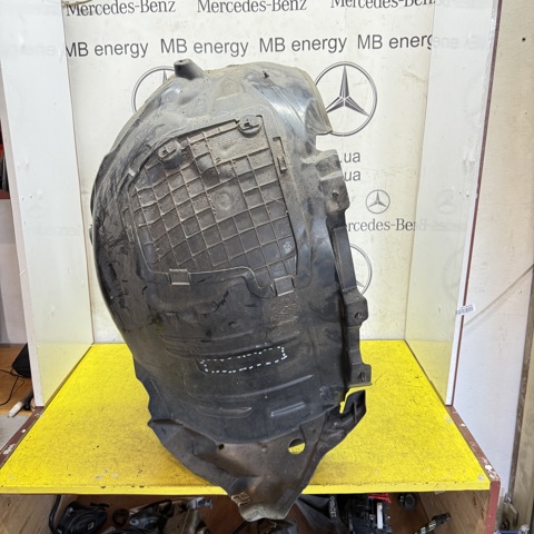 Підкрилок переднього крила, лівий передній A2056903301 MERCEDES
