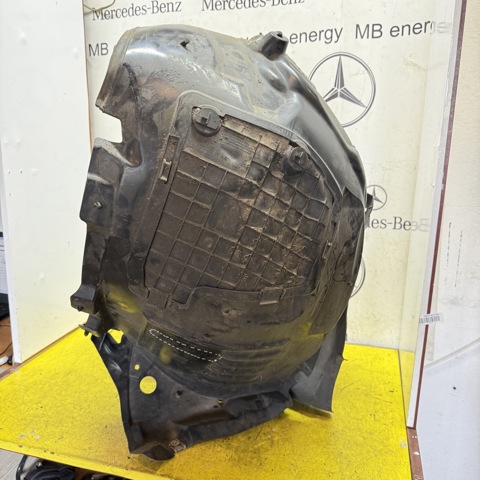 Підкрилок переднього крила, правий передній A2056903401 MERCEDES