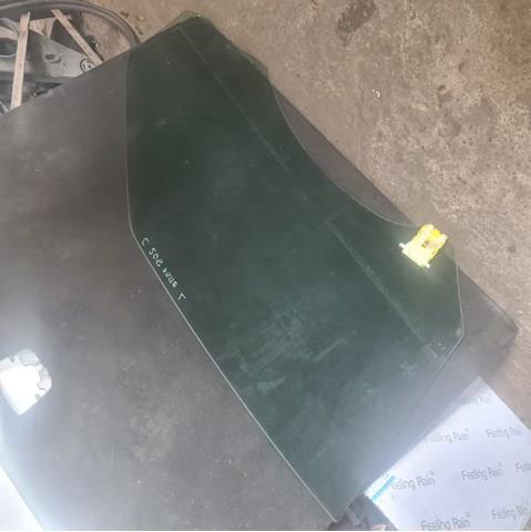 Скло передньої правої двері A2057250810 MERCEDES