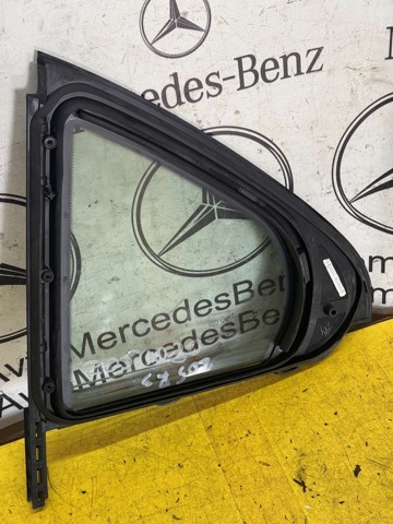 Скло-кватирка двері, задньої, правої A2057300155 MERCEDES