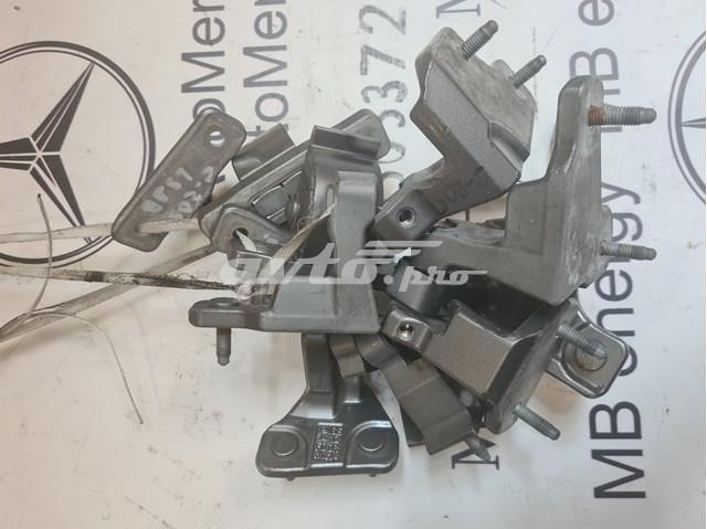 Петля заднтої двері, правої A2057300237 MERCEDES