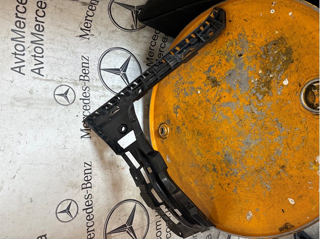 Напрямна заднього бампера, ліва A2058801702 MERCEDES