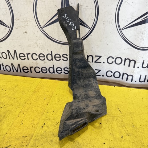 Праве кріплення переднього бампера A2058853965 MERCEDES