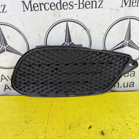 Решітка переднього бампера, права A2078850424 MERCEDES